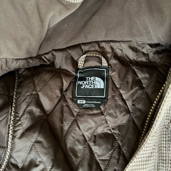 North Face Brown/beige Houndstooth Ski Jacket with faux fur hood - Picture 3 of 8